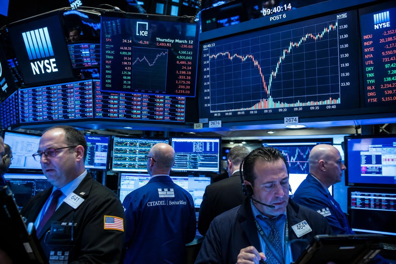 srdce globálních financí: objevte dynamiku a vliv wall street na světové trhy a ekonomiku.