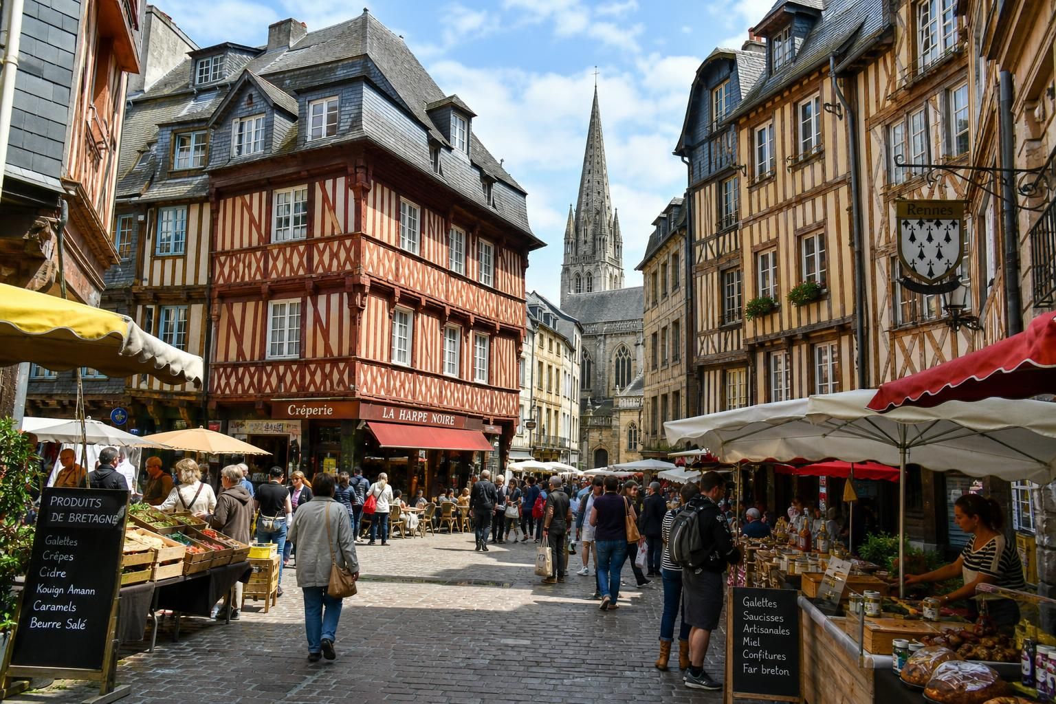 prozkoumejte rennes, pulzující srdce bretaně, které nabízí bohatou historii, živou kulturu a malebné památky. ideální místo pro nezapomenutelný zážitek.